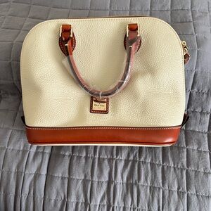 DOONEY & BOURKE PEBBLE LEATHER ZIP
ZIP SATCHEL
